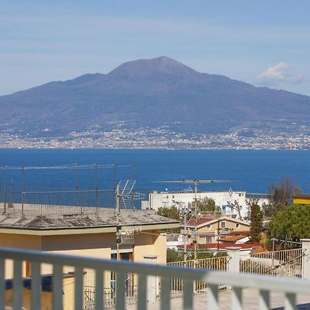 Super Attico Vista Mare Con Piscina Leilighet Sorrento Eksteriør bilde