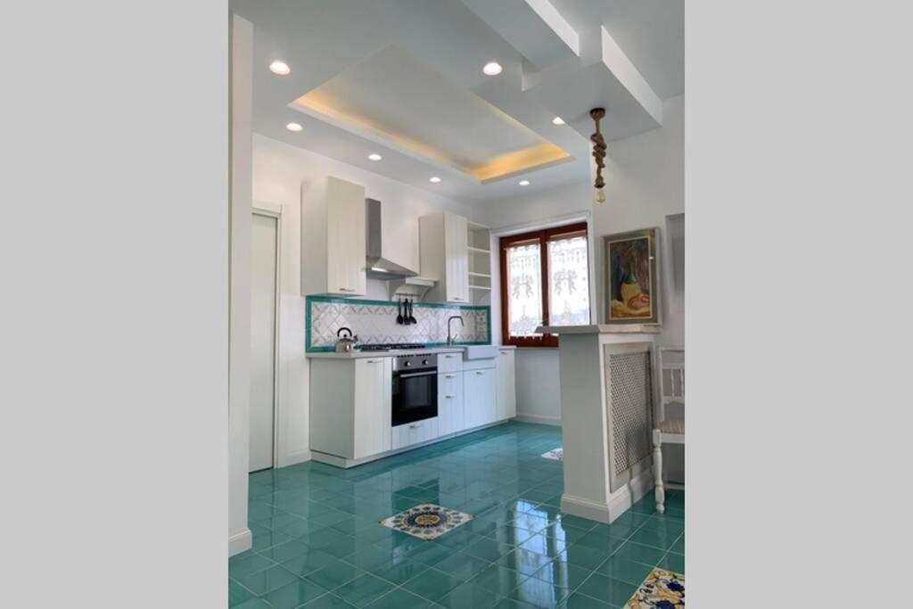 Super Attico Vista Mare Con Piscina Leilighet Sorrento Eksteriør bilde