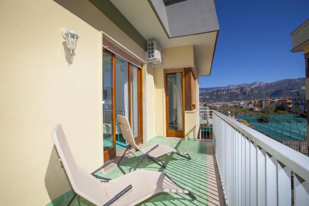Super Attico Vista Mare Con Piscina Leilighet Sorrento Eksteriør bilde