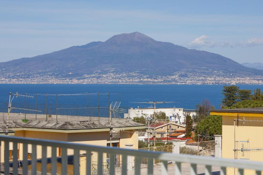 Super Attico Vista Mare Con Piscina Leilighet Sorrento Eksteriør bilde