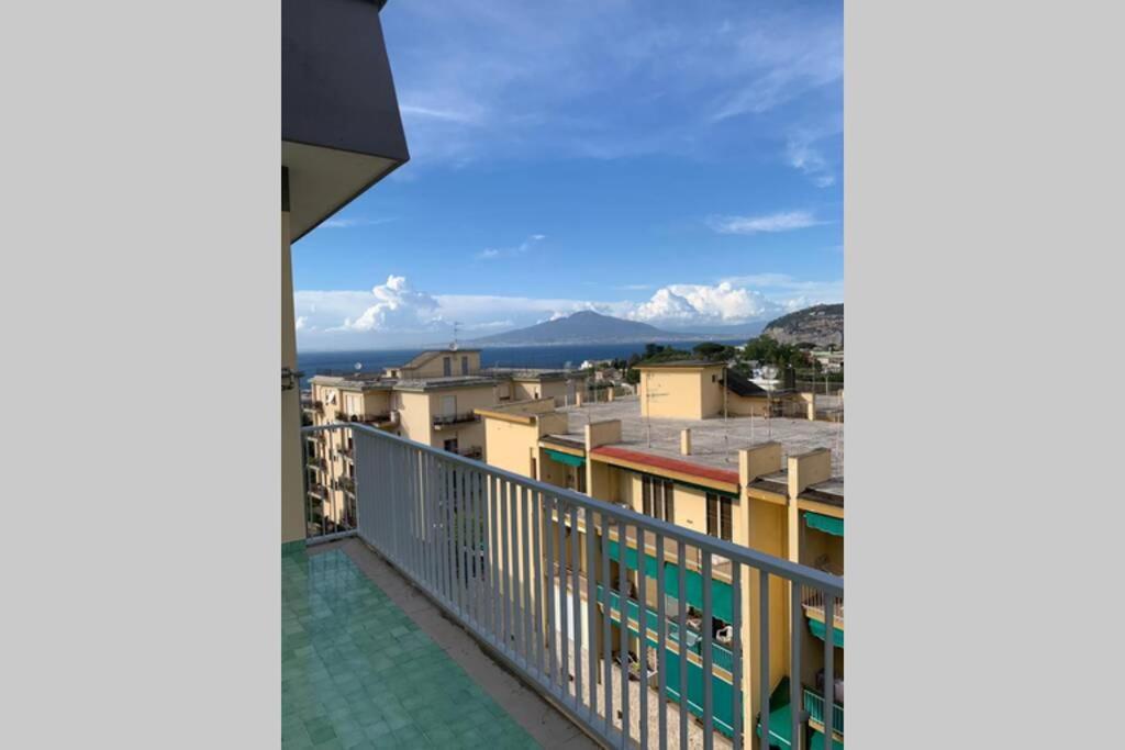Super Attico Vista Mare Con Piscina Leilighet Sorrento Eksteriør bilde