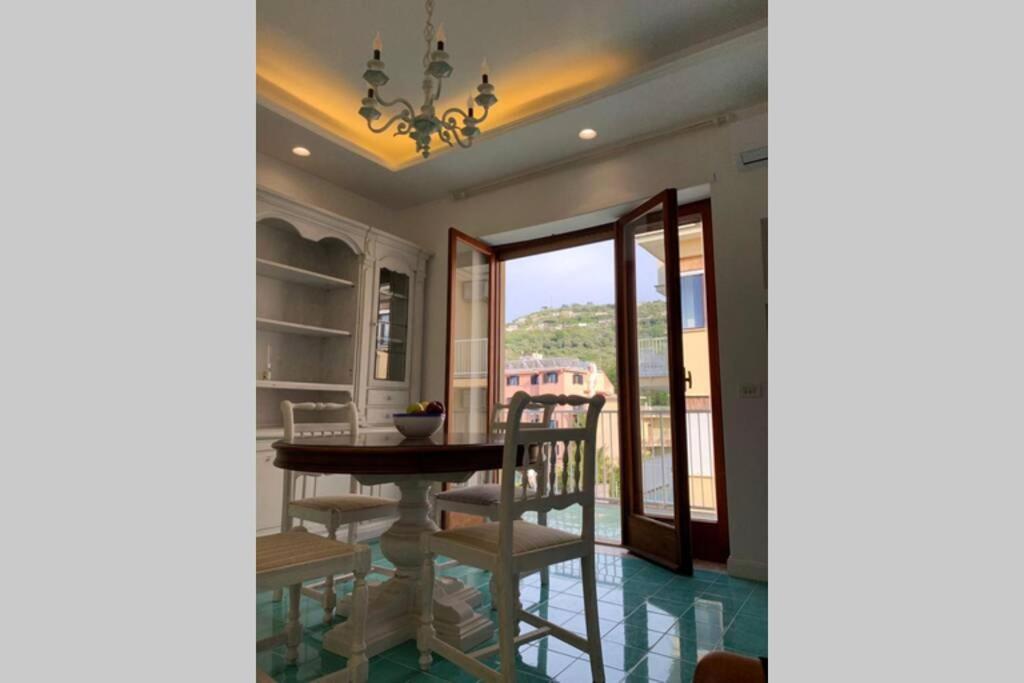 Super Attico Vista Mare Con Piscina Leilighet Sorrento Eksteriør bilde