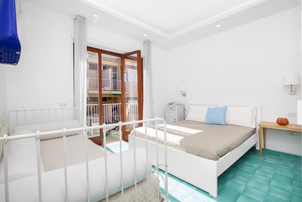 Super Attico Vista Mare Con Piscina Leilighet Sorrento Eksteriør bilde