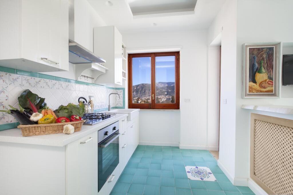 Super Attico Vista Mare Con Piscina Leilighet Sorrento Eksteriør bilde