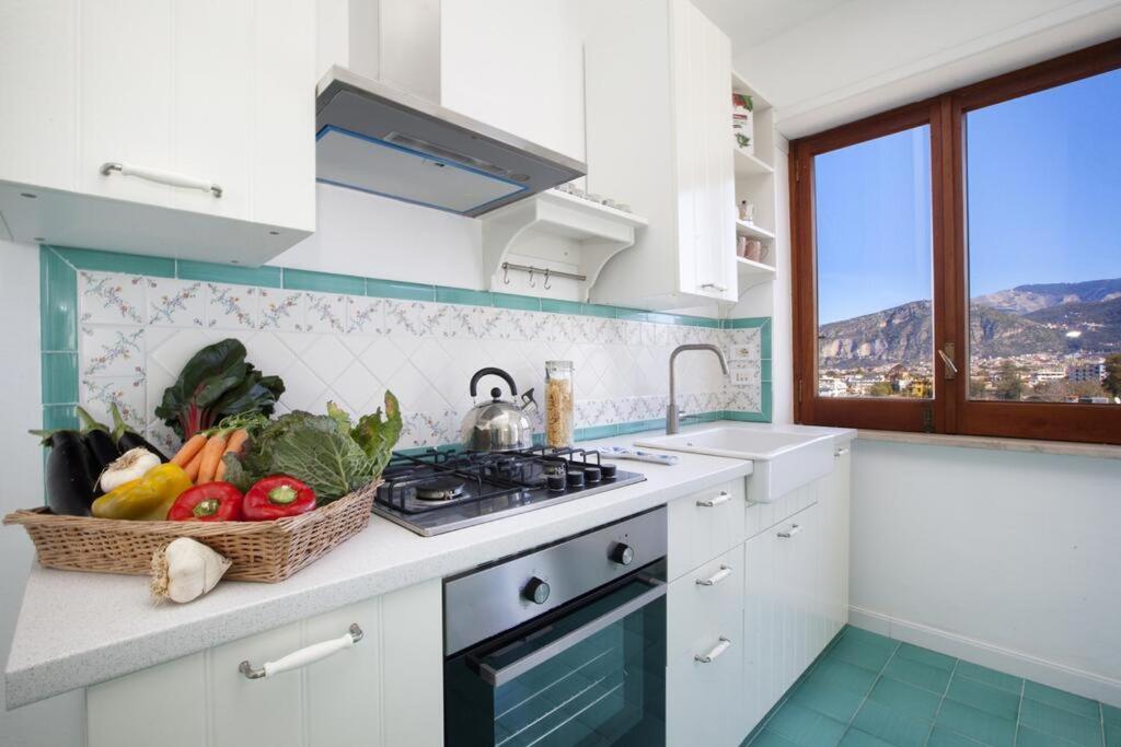 Super Attico Vista Mare Con Piscina Leilighet Sorrento Eksteriør bilde