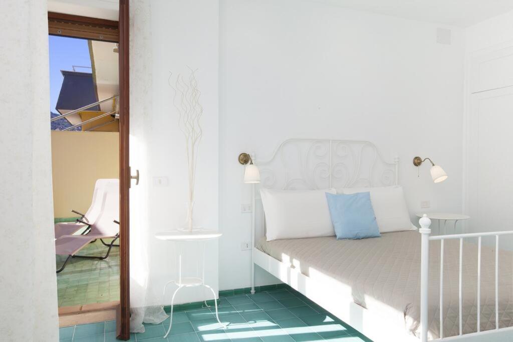 Super Attico Vista Mare Con Piscina Leilighet Sorrento Eksteriør bilde