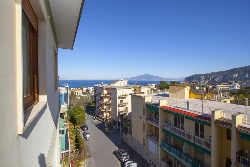 Super Attico Vista Mare Con Piscina Leilighet Sorrento Eksteriør bilde