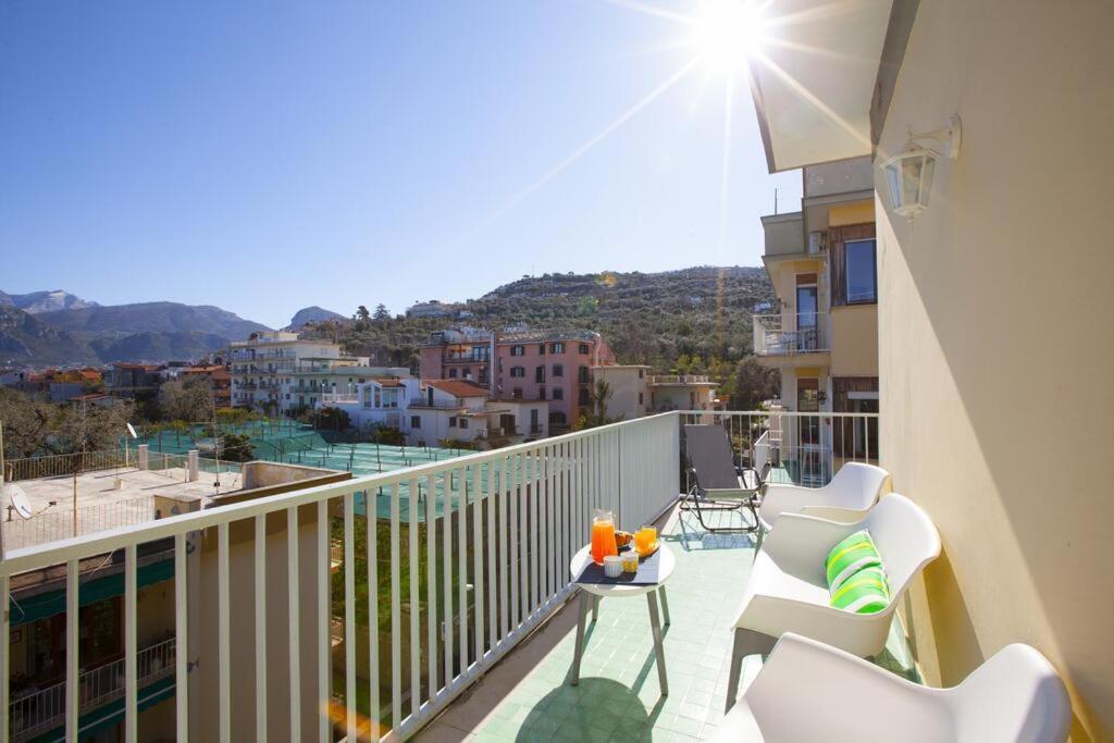 Super Attico Vista Mare Con Piscina Leilighet Sorrento Eksteriør bilde