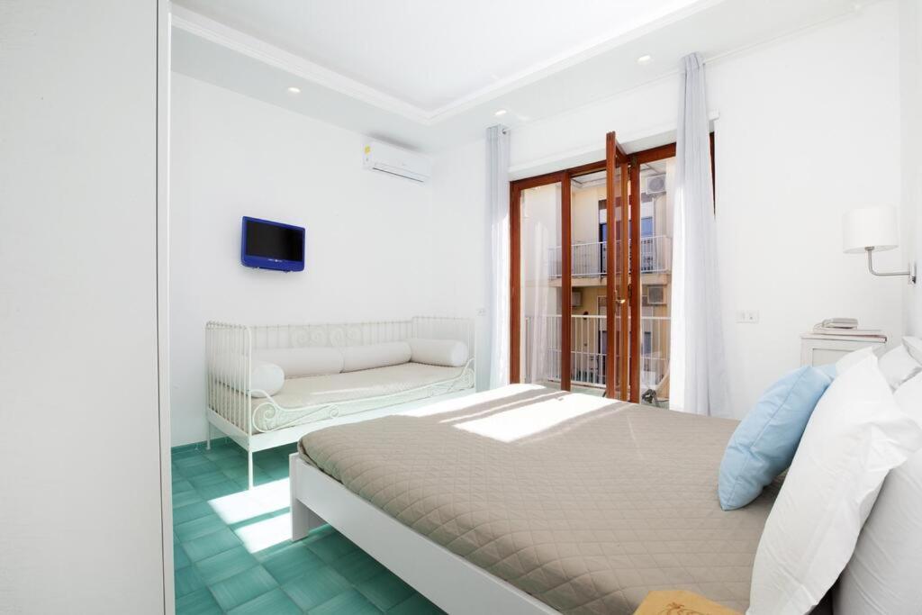 Super Attico Vista Mare Con Piscina Leilighet Sorrento Eksteriør bilde